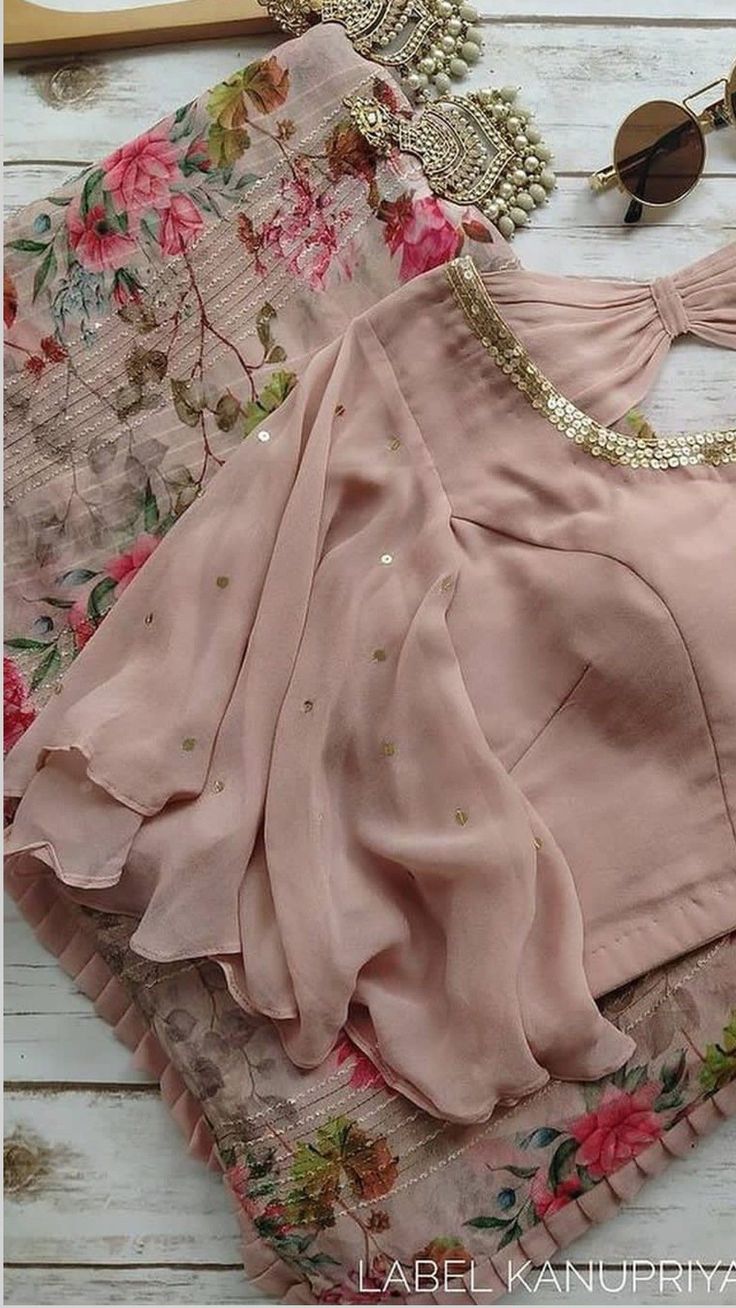 Flower Work Saree With Stunning Look